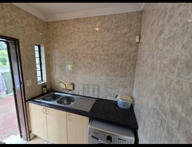 3 BEDROOM FREEHOLD FOR SALE IN BRACKENHURST